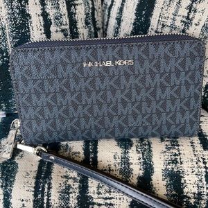 Michael Kors Jet Set Travel Lg Flat Multifunctional Phone Case-Wristlet-Wallet